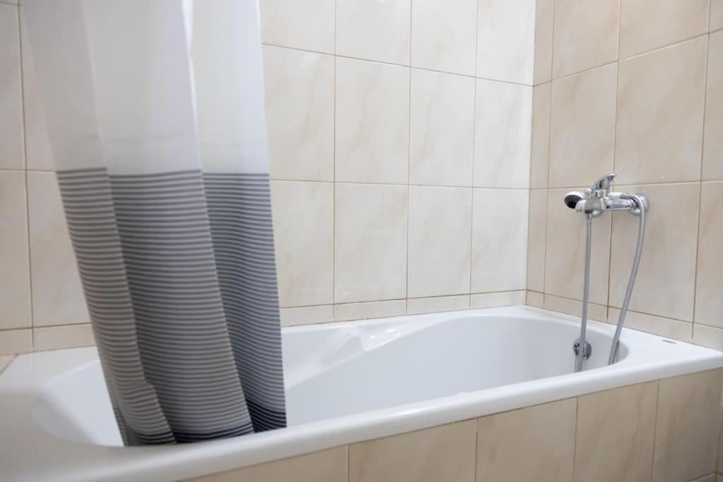3 Bedroom Apt, Free Wifi & Ac, Cidadela - Lcgr Praia Exterior photo